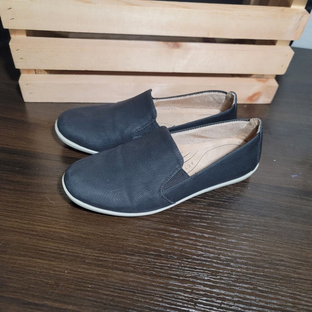 Life Stride Active Arch Womens Shoes Black Loafers Slip Ons Size 5.5M